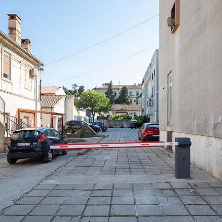 Stylish City Stay With Balcony & Free Parking Pula Zewnętrze zdjęcie