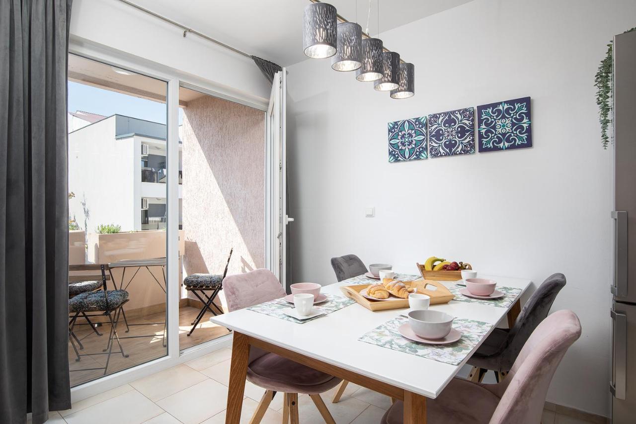 Stylish City Stay With Balcony & Free Parking Pula Zewnętrze zdjęcie