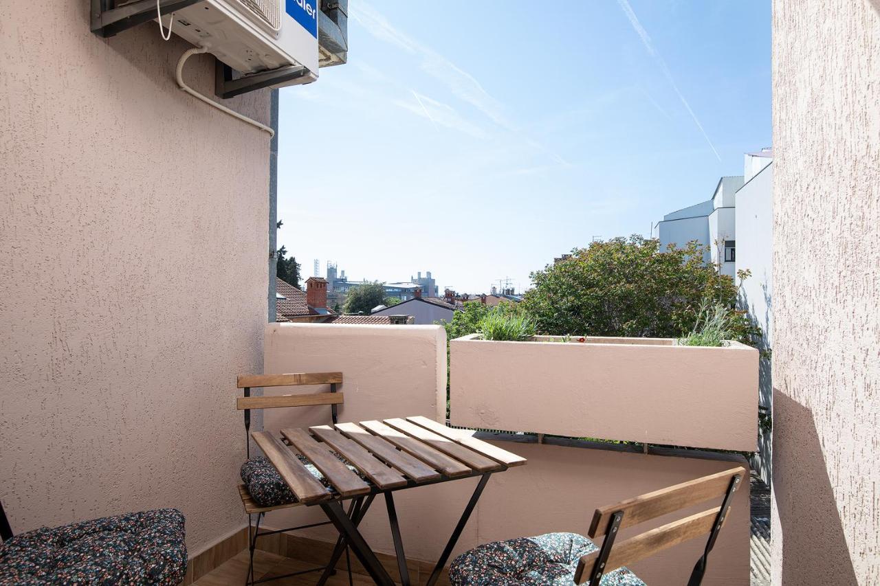 Stylish City Stay With Balcony & Free Parking Pula Zewnętrze zdjęcie